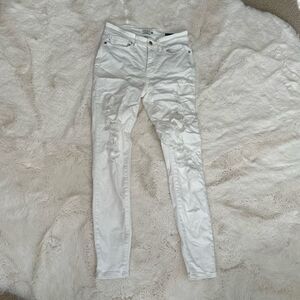 Judy Blue white distressed skinny jeans🍓